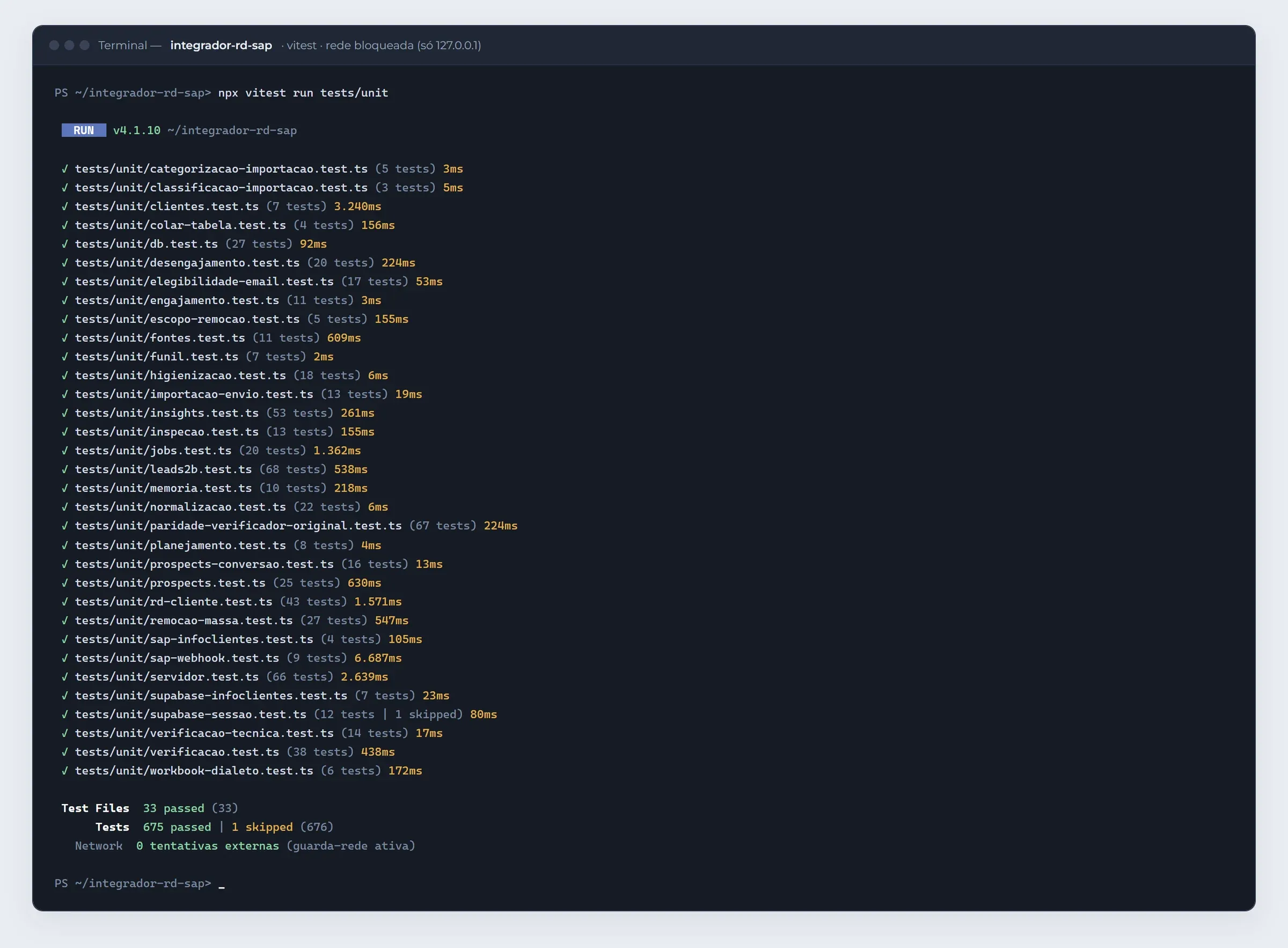 Terminal com a suíte de testes automatizados: 33 arquivos e 675 testes passando