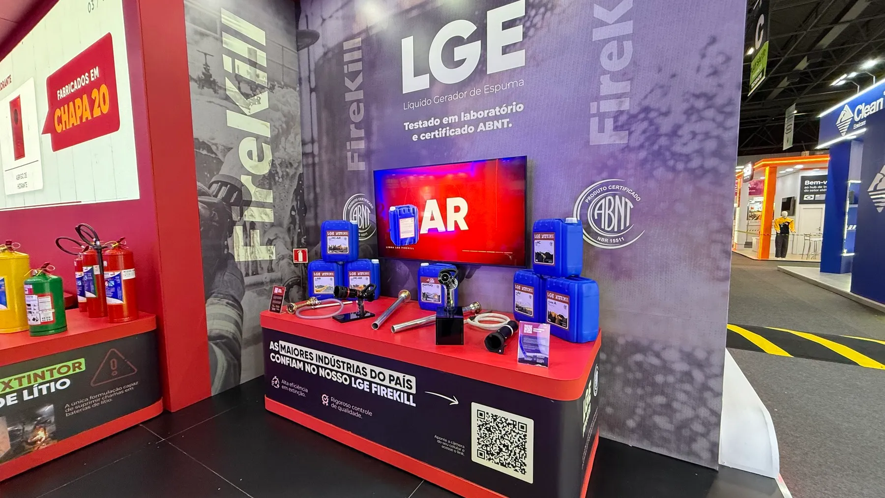 Apresentação da linha de LGE com painel, vídeo e materiais gráficos